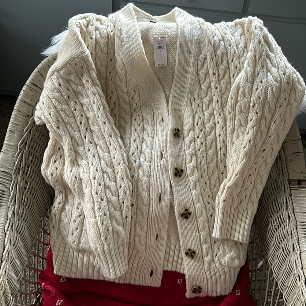 NWT Gap cream cable knit cardigan sweater.